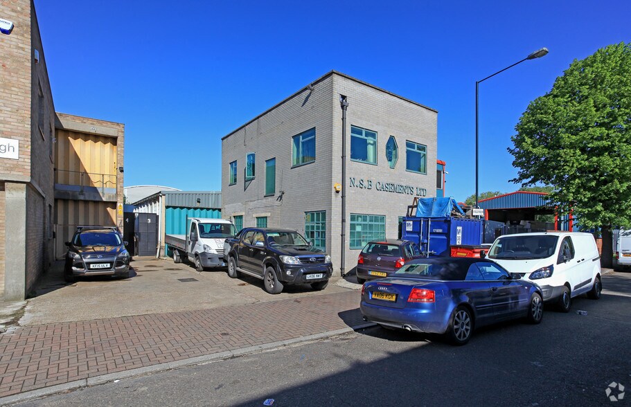 3 Steele Rd, London for sale - Primary Photo - Image 1 of 1