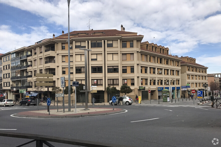 Avenida Acueducto, 28, Segovia, Segovia for rent - Building Photo - Image 1 of 2