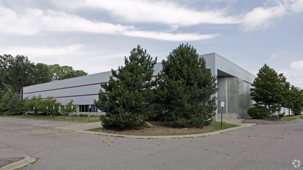 35 Corporate Dr, Auburn Hills, MI for sale - Primary Photo - Image 1 of 1