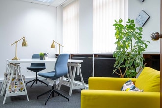 575-599 Maxted Rd, Hemel Hempstead to rent Interior Photo- Image 2 of 3