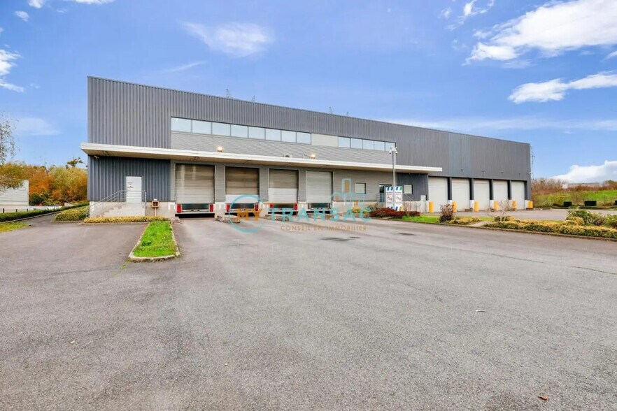 Light Industrial in Villeparisis to rent - Primary Photo - Image 1 of 8