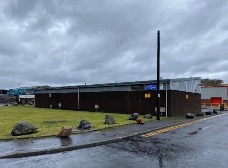 1-3 Prestonhall Industrial Est, Cupar to rent - Building Photo - Image 3 of 4