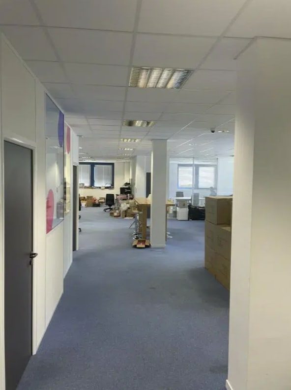Office in Écully to rent Interior Photo- Image 1 of 2