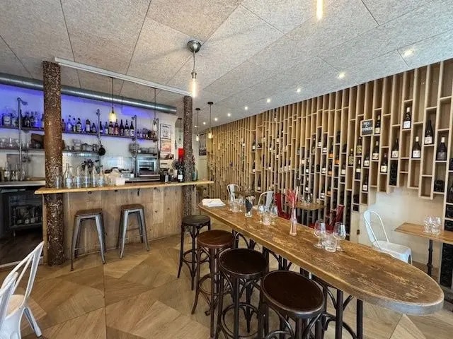 Retail in Paris for sale Interior Photo- Image 1 of 9