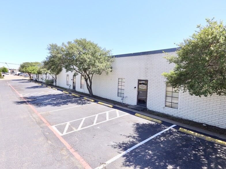 209 S Kirby St, Garland, TX for rent - Building Photo - Image 1 of 11