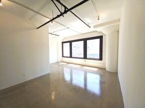 120 E 8th St, Los Angeles, CA for rent Interior Photo- Image 1 of 2