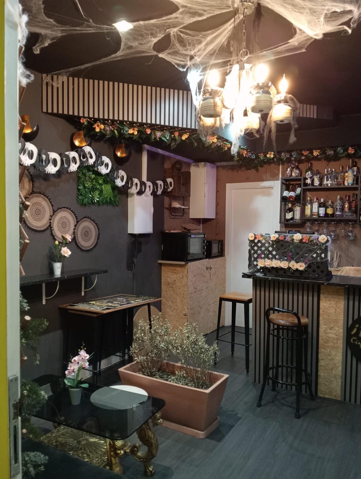 Retail in Madrid, Madrid to rent Interior Photo- Image 1 of 6