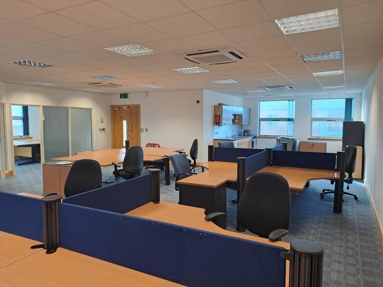 Whittle Way, Stevenage to rent - Building Photo - Image 2 of 18