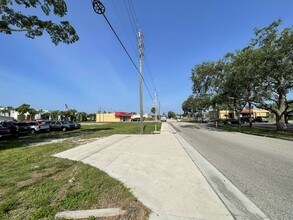 1112 63rd Ave W, Bradenton, FL for sale Primary Photo- Image 1 of 13