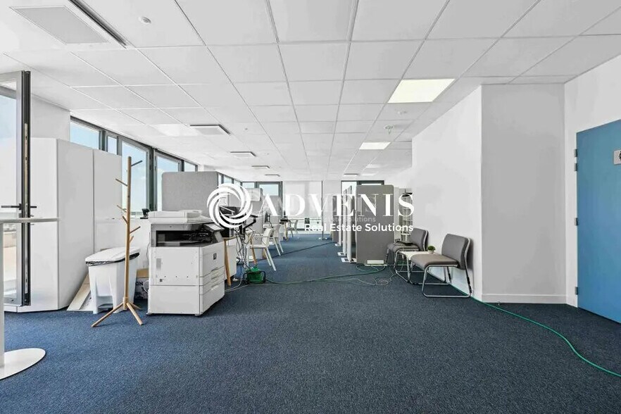 Office in Chessy for sale - Primary Photo - Image 2 of 11