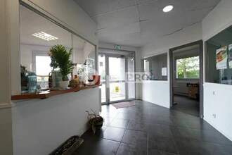 Office in Rillieux-la-Pape to rent Interior Photo- Image 1 of 11