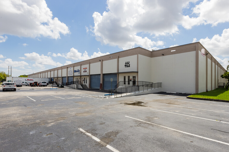 1501-1573 NW 82nd Ave, Doral, FL for rent - Primary Photo - Image 1 of 11