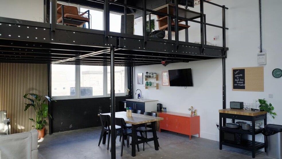 Mowat Industrial Estate, Watford to rent - Interior Photo - Image 2 of 13