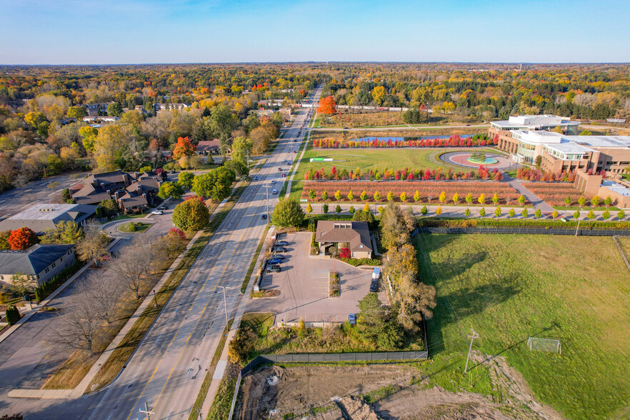 4084 Okemos Rd, Okemos, MI for rent - Aerial - Image 2 of 6