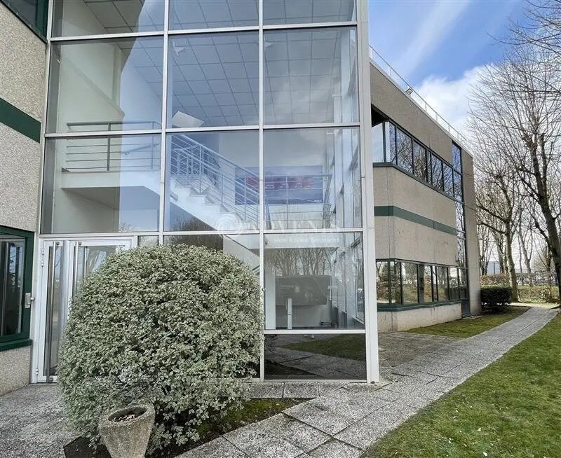 Office in Villepinte to rent Building Photo- Image 1 of 9