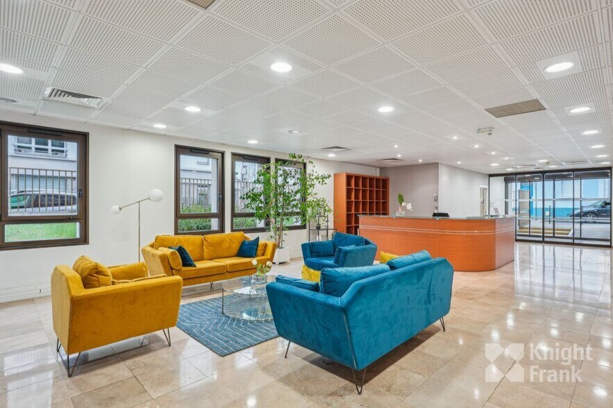 37-39 Rue De Neuilly, Clichy to rent - Lobby - Image 2 of 9