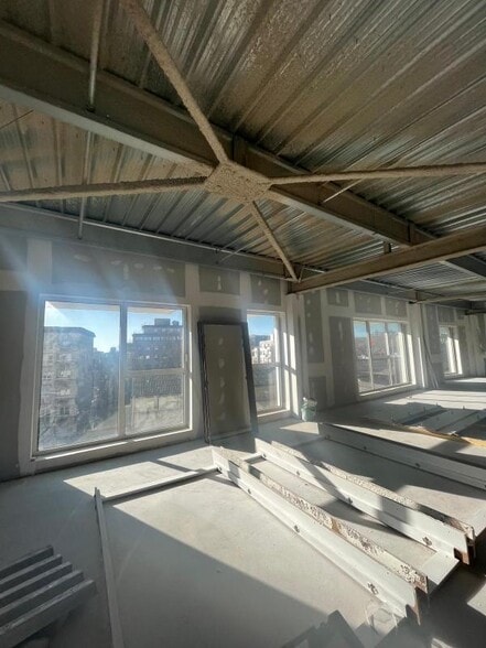 19-25 Rue De La Gare, Cachan to rent - Interior Photo - Image 2 of 21