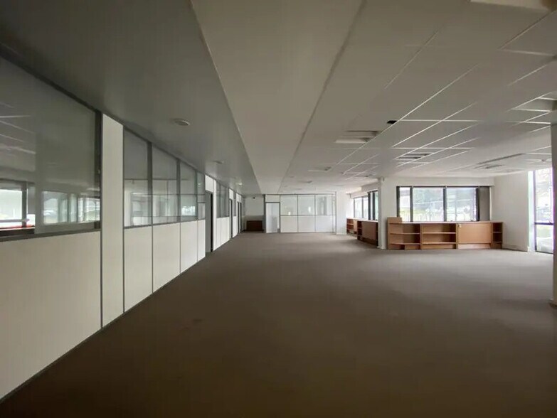 Office in Ivry-sur-Seine to rent - Building Photo - Image 1 of 16