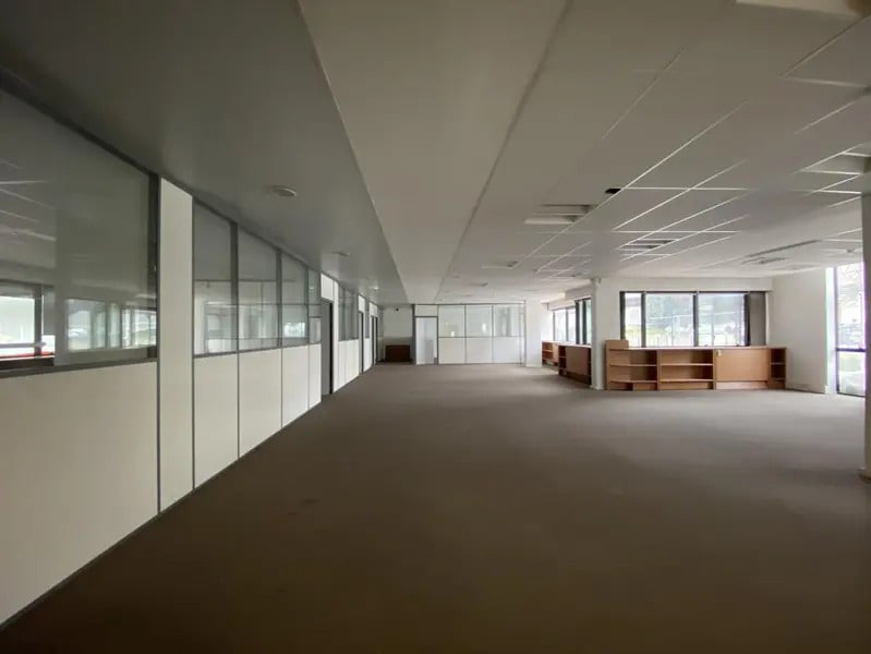 Office in Ivry-sur-Seine to rent Building Photo- Image 1 of 17