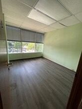 1515 N Harlem Ave, Oak Park, IL for rent Interior Photo- Image 2 of 6