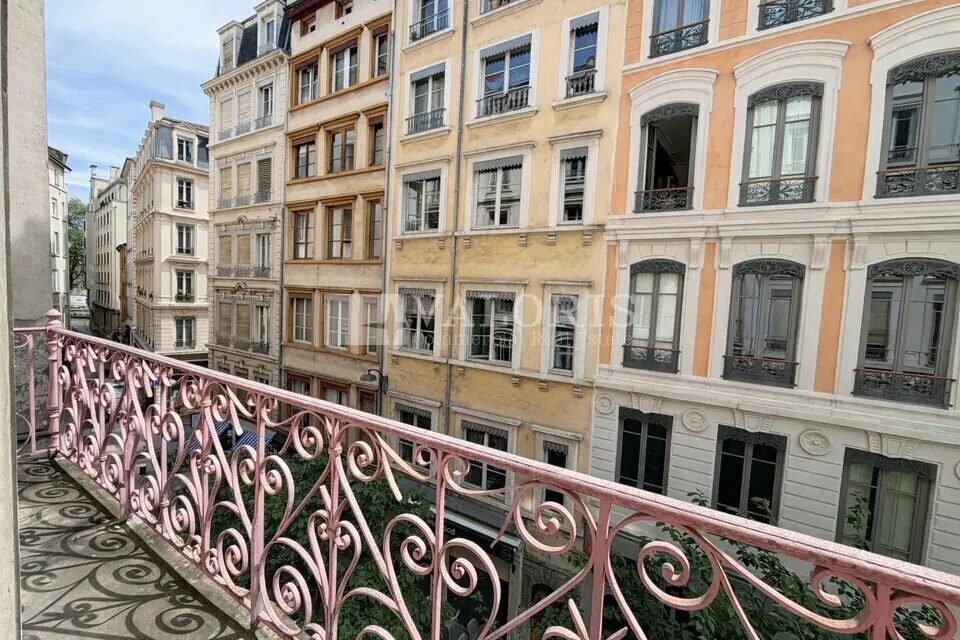 Office in Lyon to rent Building Photo- Image 1 of 13