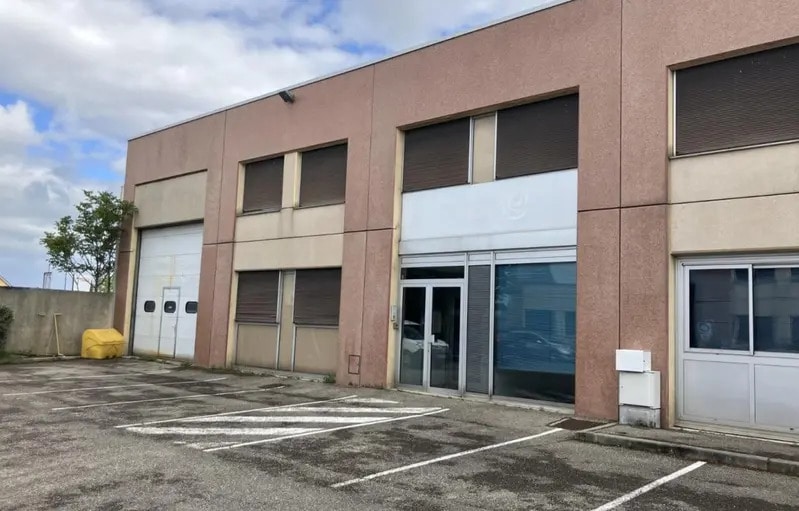 2-4 Rue Paul Villard, Chassieu to rent - Building Photo - Image 2 of 38