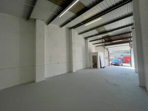 Cromford St, Oldham to rent Interior Photo- Image 2 of 3