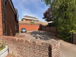 Station Rd, Paddock Wood to rent Building Photo- Image 2 of 6