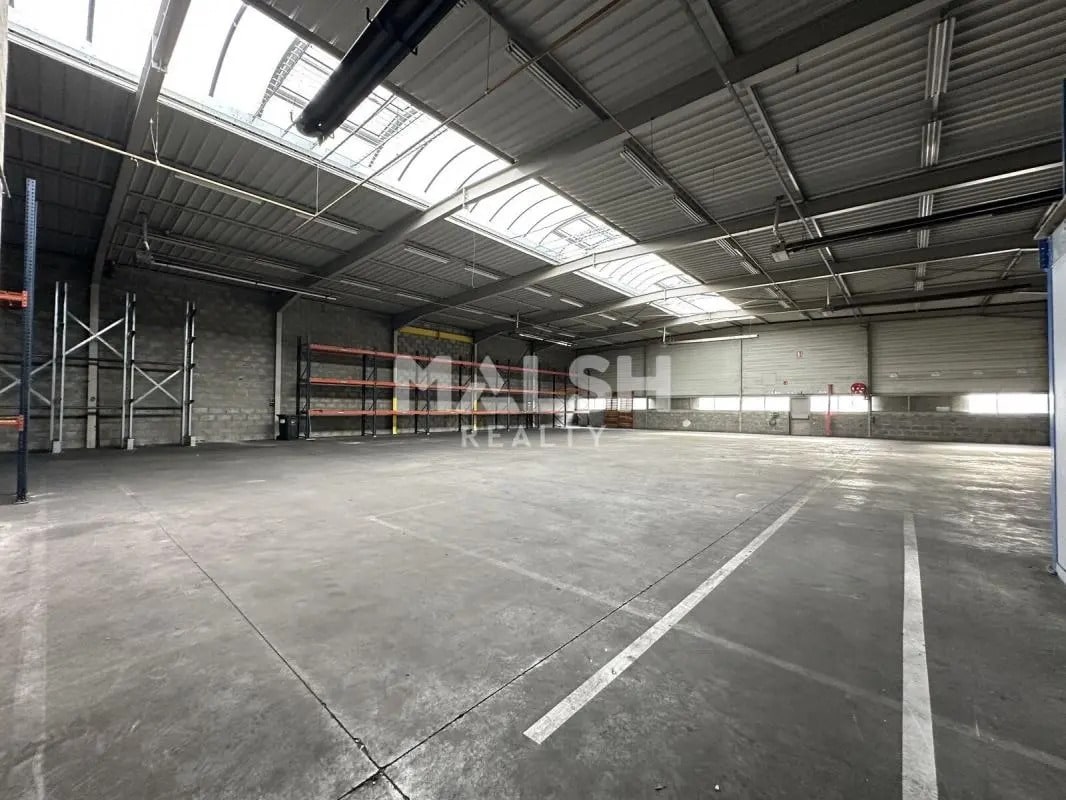 Light Industrial in Genas to rent Building Photo- Image 1 of 7