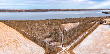 2124 Township 392 rd, Sylvan Lake, AB for sale Primary Photo- Image 1 of 4