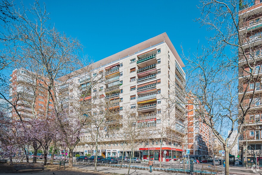 Paseo de la Castellana, 178-180, Madrid, Madrid to rent - Building Photo - Image 2 of 6