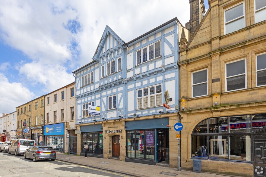 28 Cross Church St, Huddersfield to rent - Primary Photo - Image 1 of 5