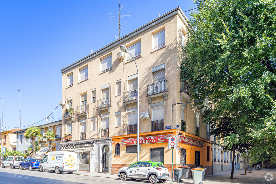 Avenida de los Toreros, 39, Madrid, Madrid for rent - Building Photo - Image 2 of 2