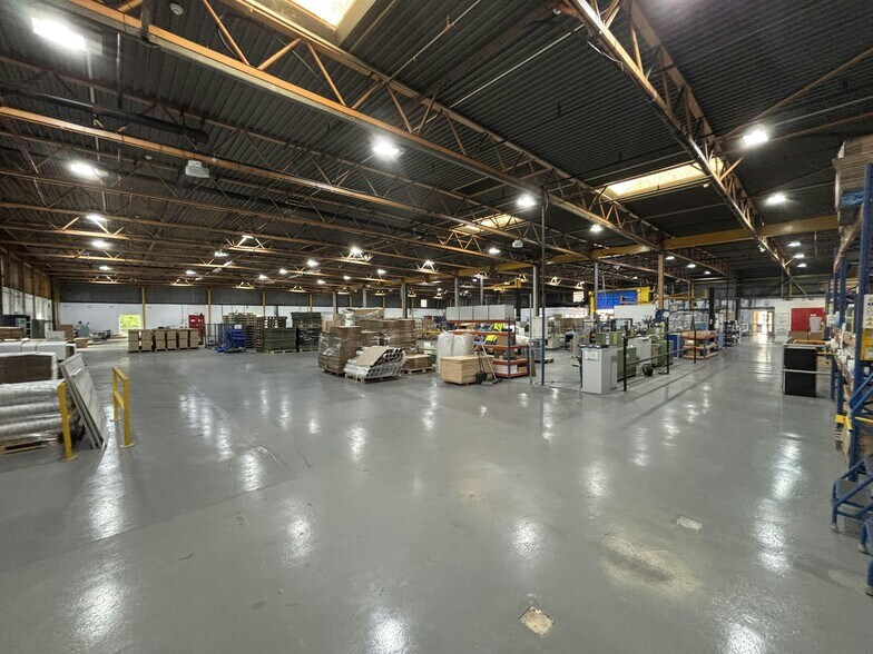 13 Earlstrees Rd, Corby to rent - Interior Photo - Image 2 of 6