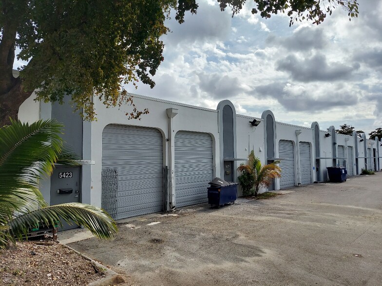 5401-5423 NW 74th Ave, Miami, FL for rent - Building Photo - Image 1 of 6