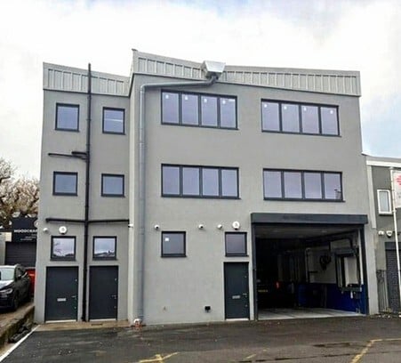 Stirling Way, Borehamwood to rent - Building Photo - Image 2 of 3