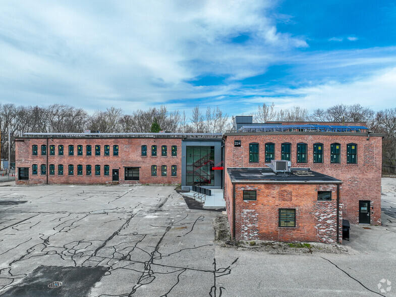 224 Calvary St, Waltham, MA for rent - Primary Photo - Image 1 of 4