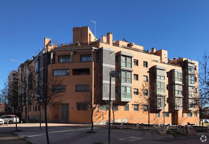 Calle Martín Muñoz De Las Posadas, 5, Madrid, Madrid for rent - Building Photo - Image 1 of 2