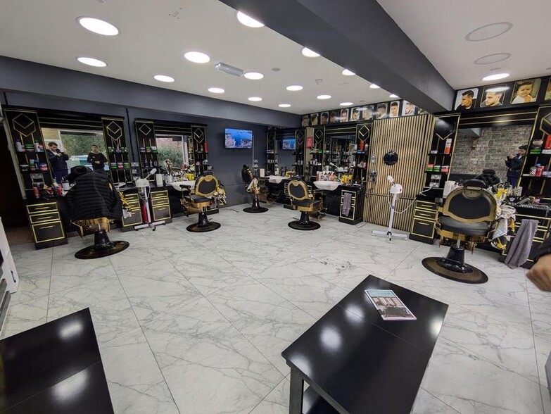 45 Church Rd, Godalming for sale - Interior Photo - Image 2 of 4