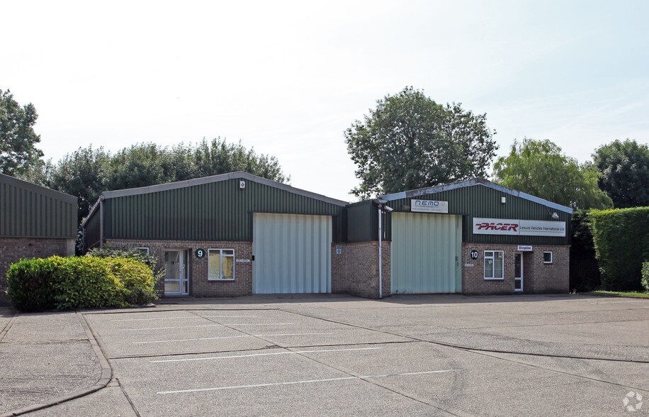 Wycombe Rd, Stokenchurch for sale - Primary Photo - Image 1 of 1