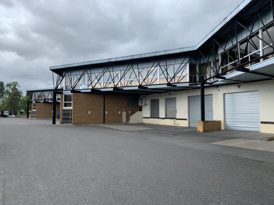 Industrial in Morangis to rent Building Photo- Image 1 of 13