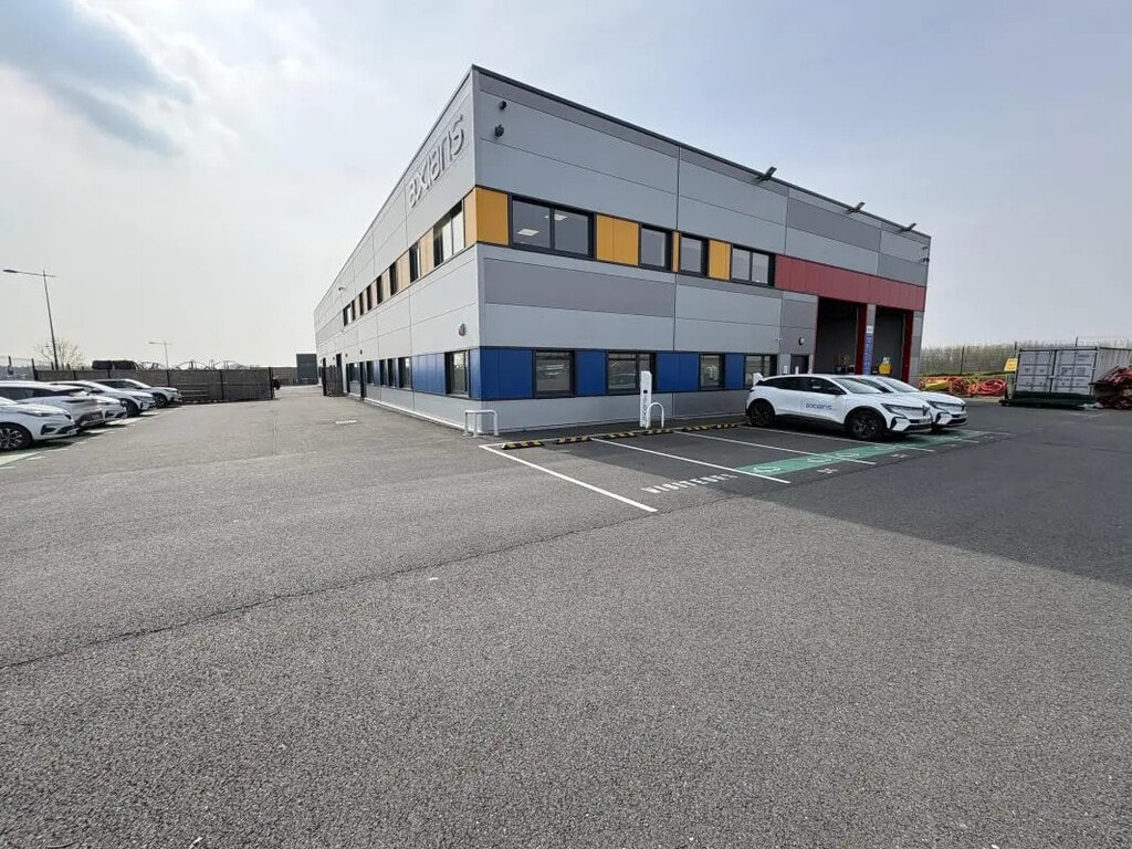 Location Local d'activités 905 m² - Photo 1