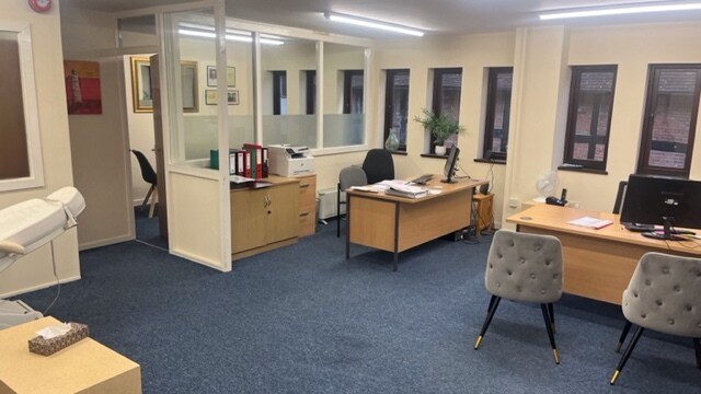 1-3 Shrieves Walk, Stratford Upon Avon to rent Interior Photo- Image 1 of 3