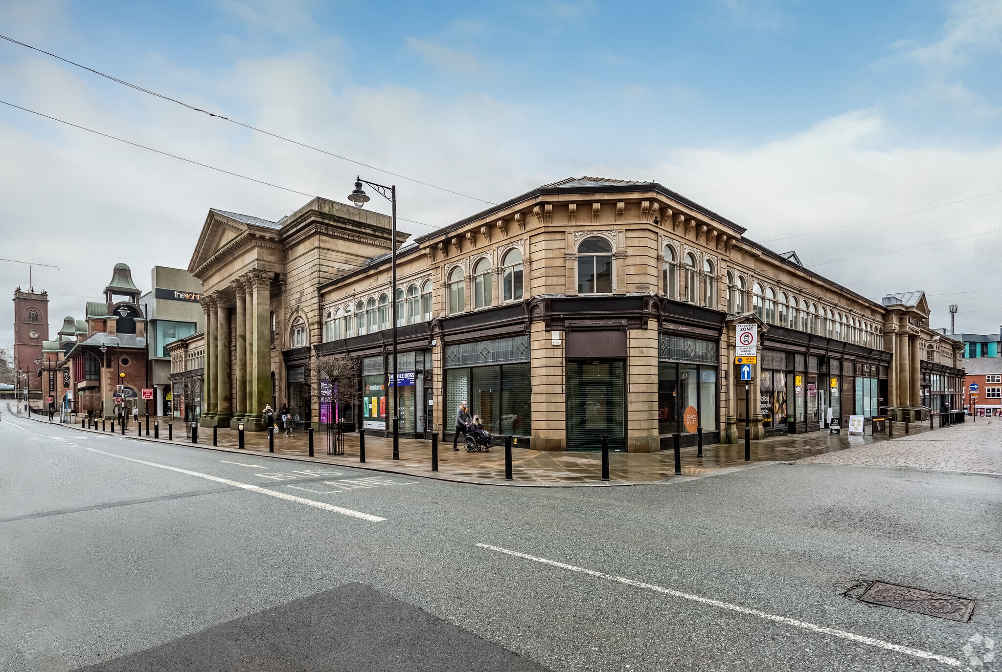 Market Pl, Bolton to rent Primary Photo- Image 1 of 4