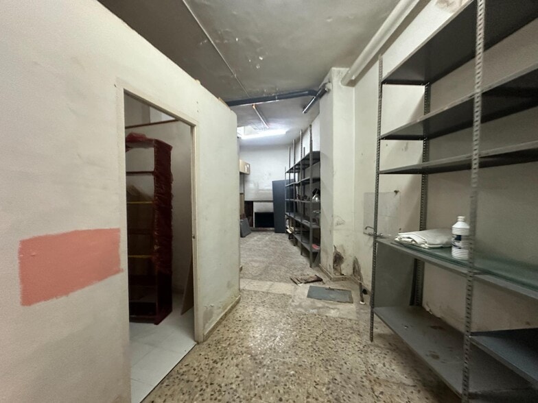 Retail in Cieza to rent - Interior Photo - Image 2 of 14