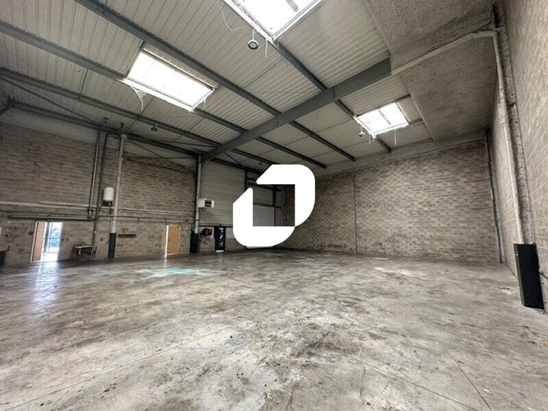 Light Industrial in Goussainville to rent Interior Photo- Image 1 of 26