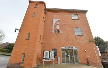 Lower Bond St, Hinckley to rent Building Photo- Image 1 of 6