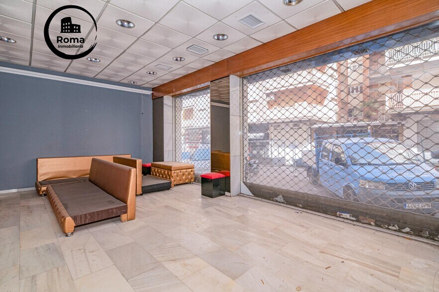 Retail in Granada for sale - Building Photo - Image 2 of 28