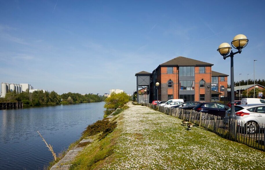 201-207 Broadway, Salford for sale - Building Photo - Image 1 of 1