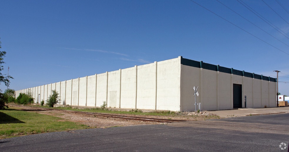 3801 Magnolia Ave, Lubbock, TX to rent - Building Photo - Image 2 of 2